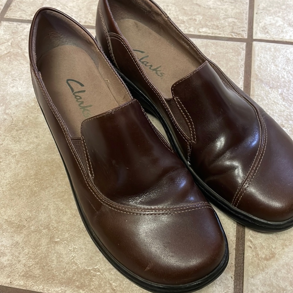 Clarks slip on shoes sz 8